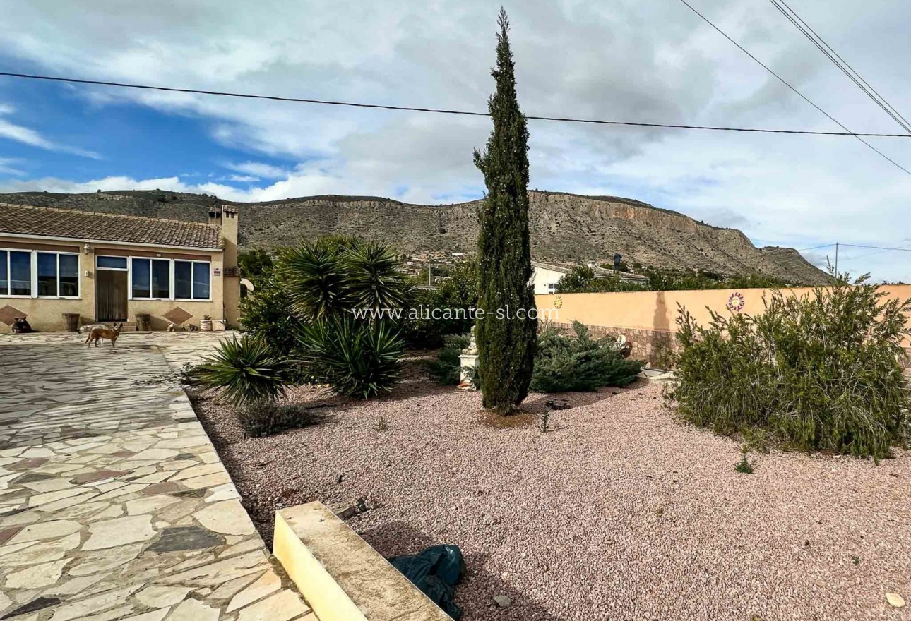 Sale - Finca - Hondón de las Nieves