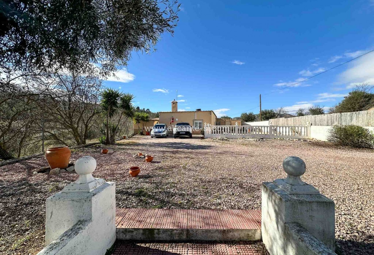 Sale - Finca - Hondón de las Nieves