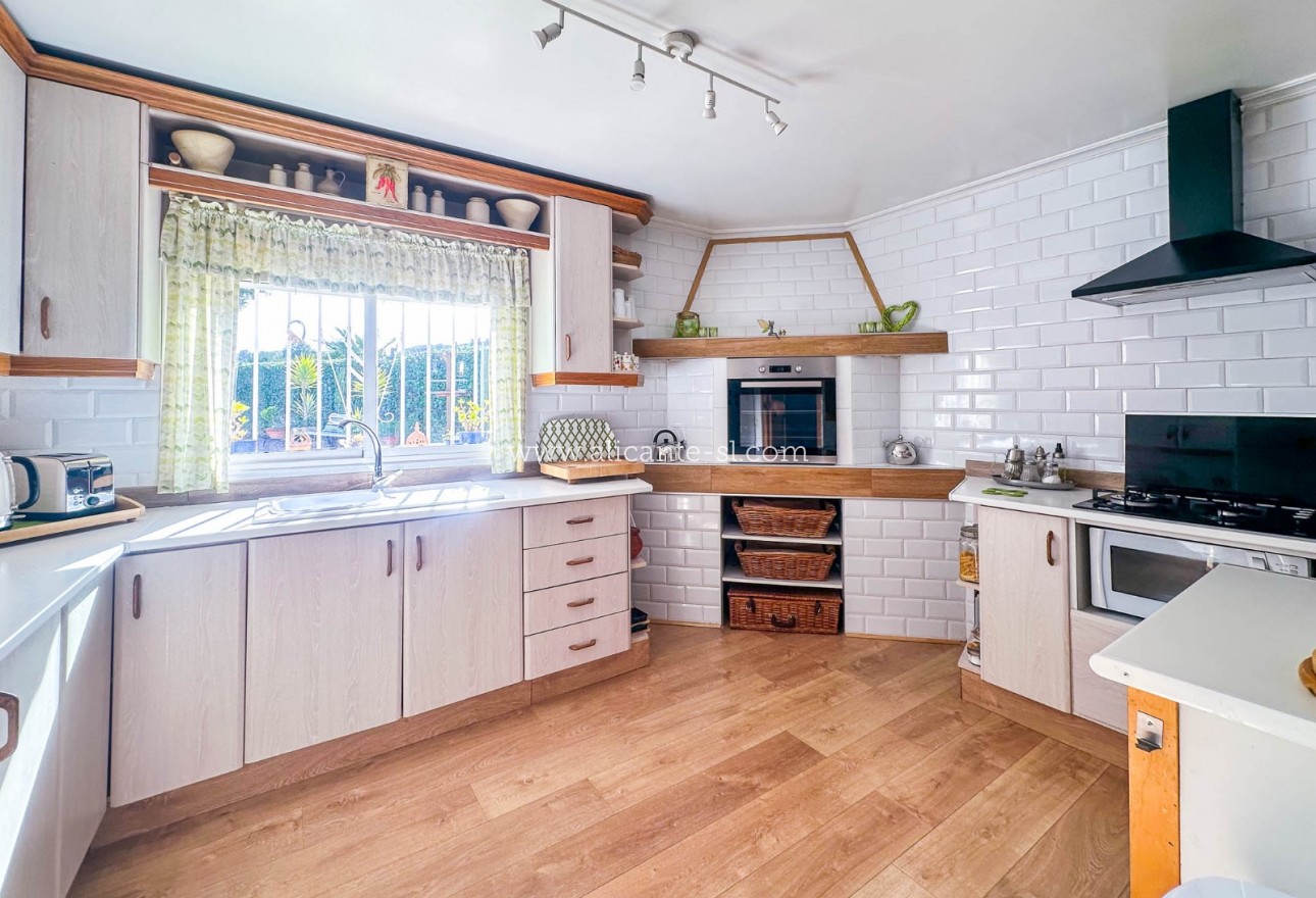 Sale - Finca - Hondón de las Nieves