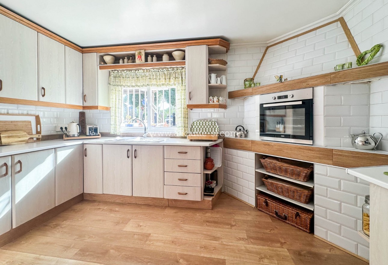 Sale - Finca - Hondón de las Nieves