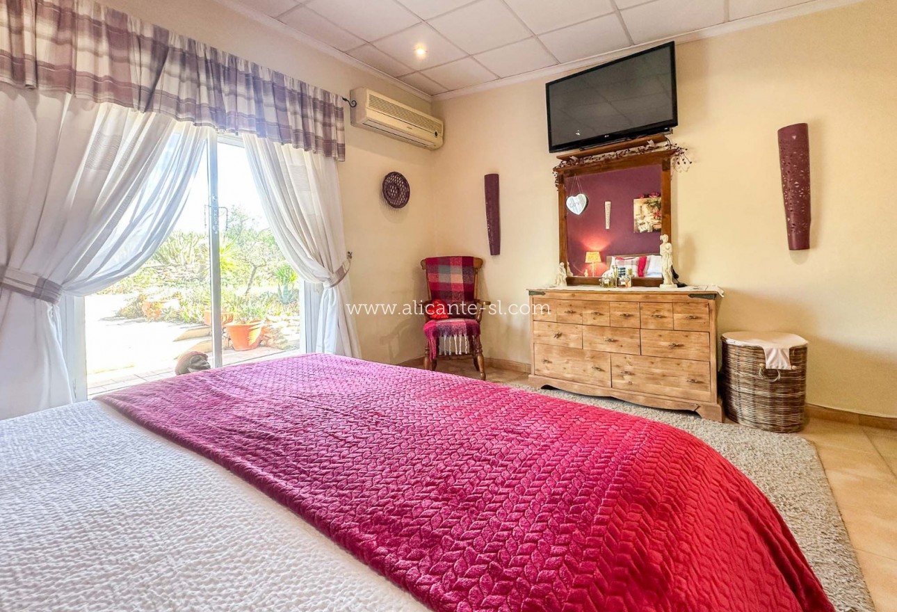 Sale - Finca - Hondón de las Nieves