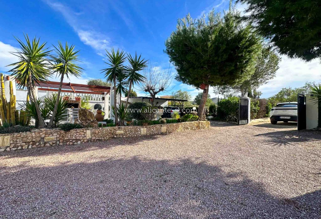 Sale - Finca - Hondón de las Nieves