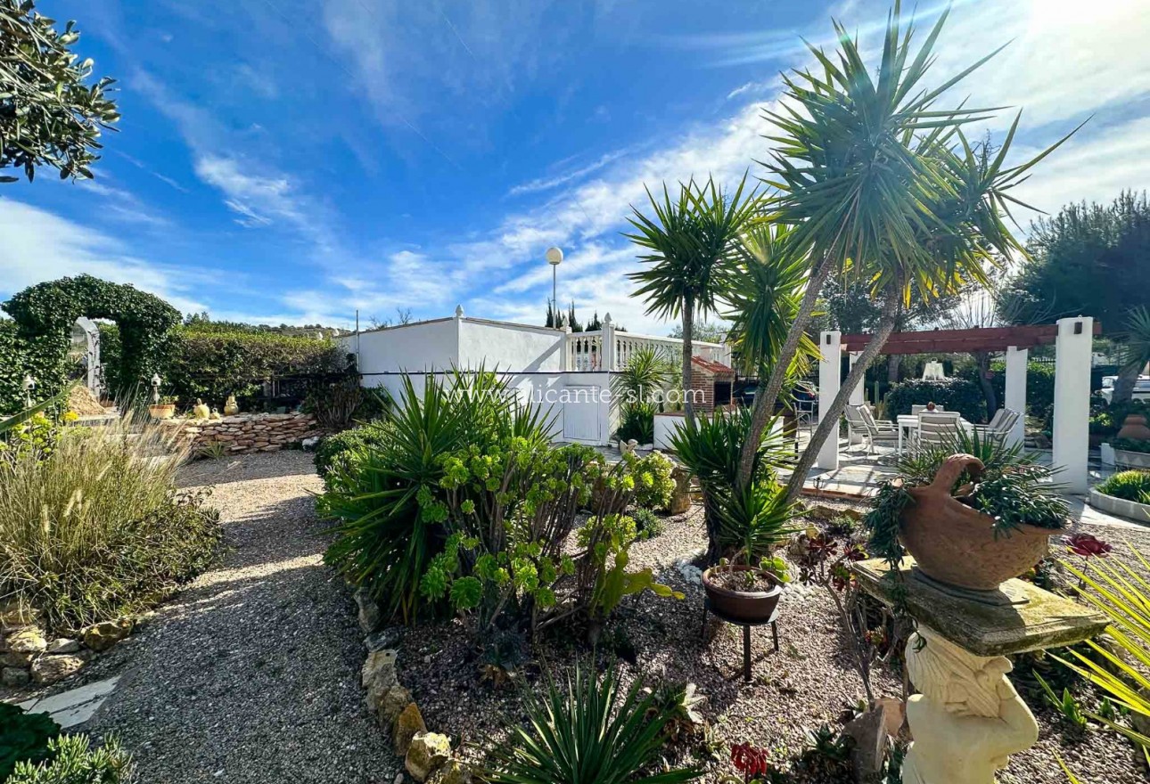 Sale - Finca - Hondón de las Nieves