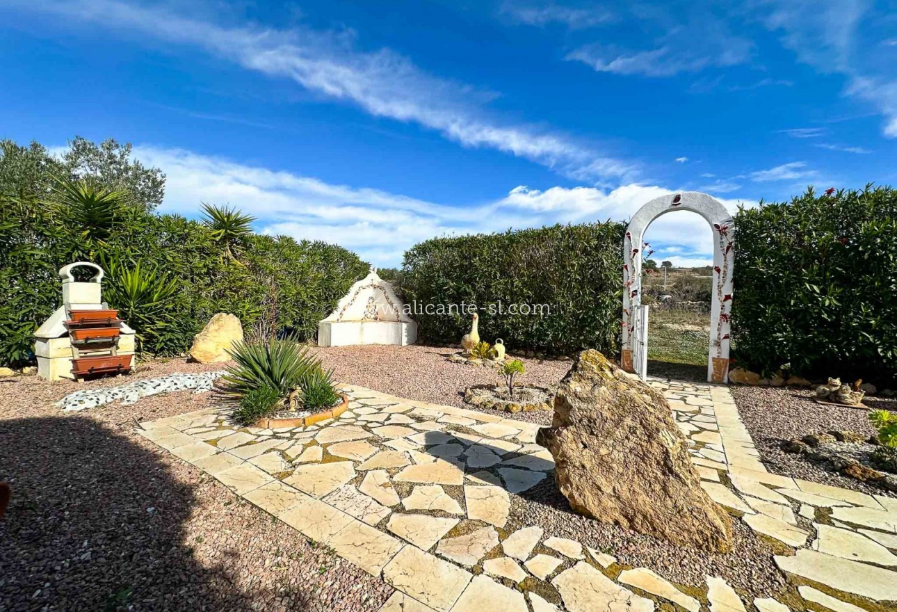 Sale - Finca - Hondón de las Nieves