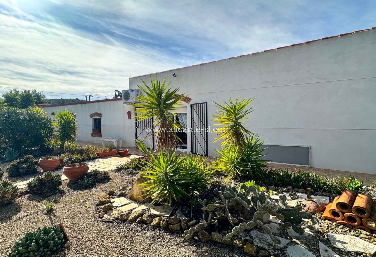 Sale - Finca - Hondón de las Nieves