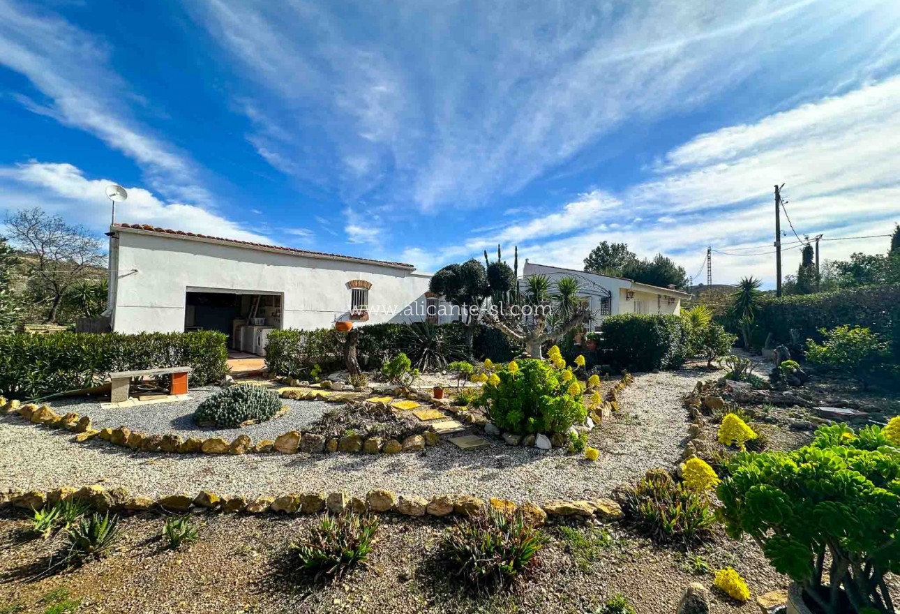 Sale - Finca - Hondón de las Nieves