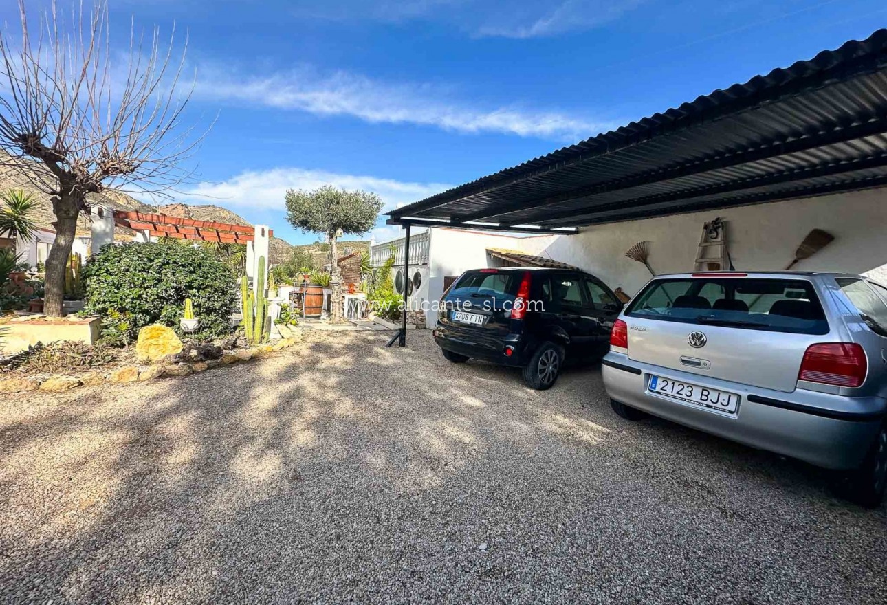 Sale - Finca - Hondón de las Nieves