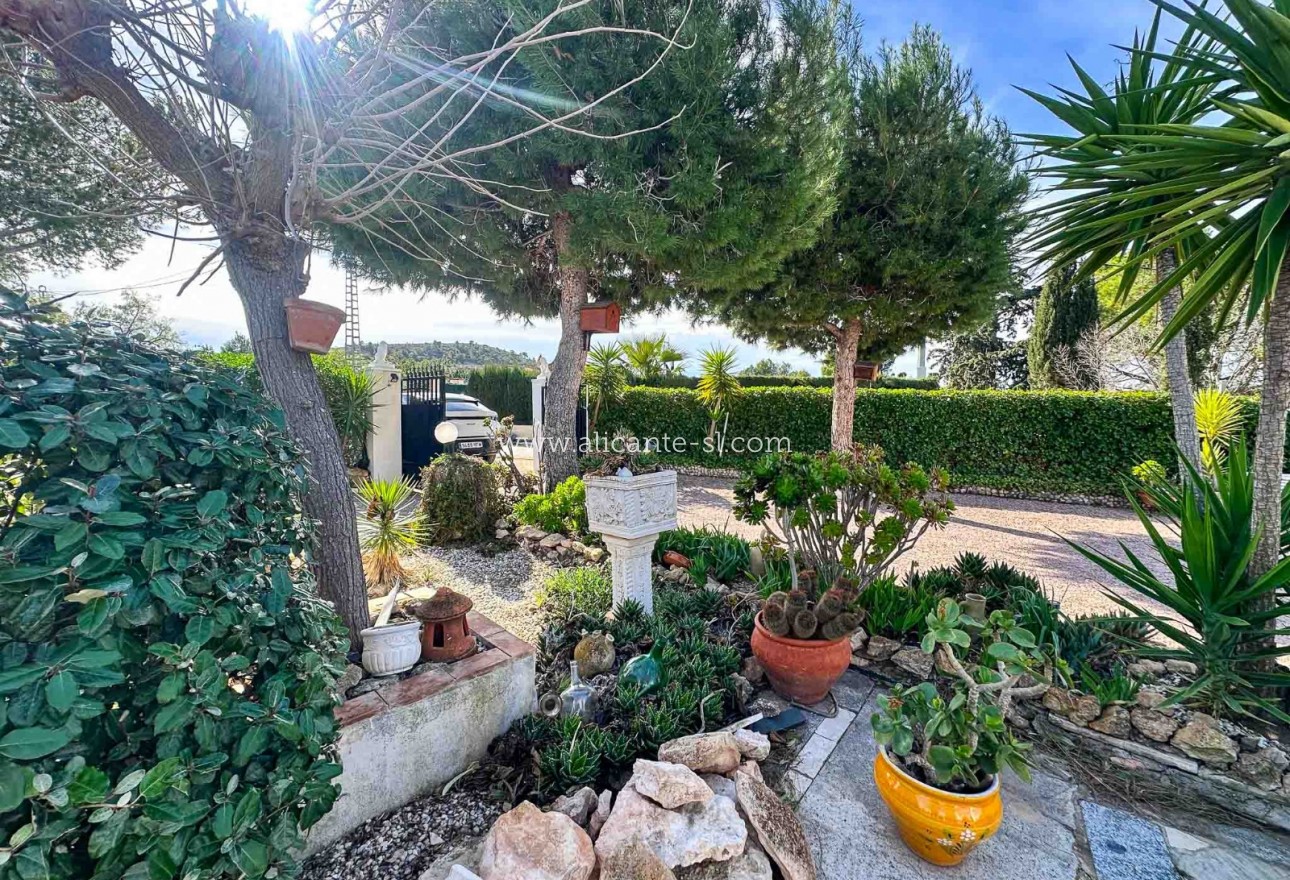 Sale - Finca - Hondón de las Nieves