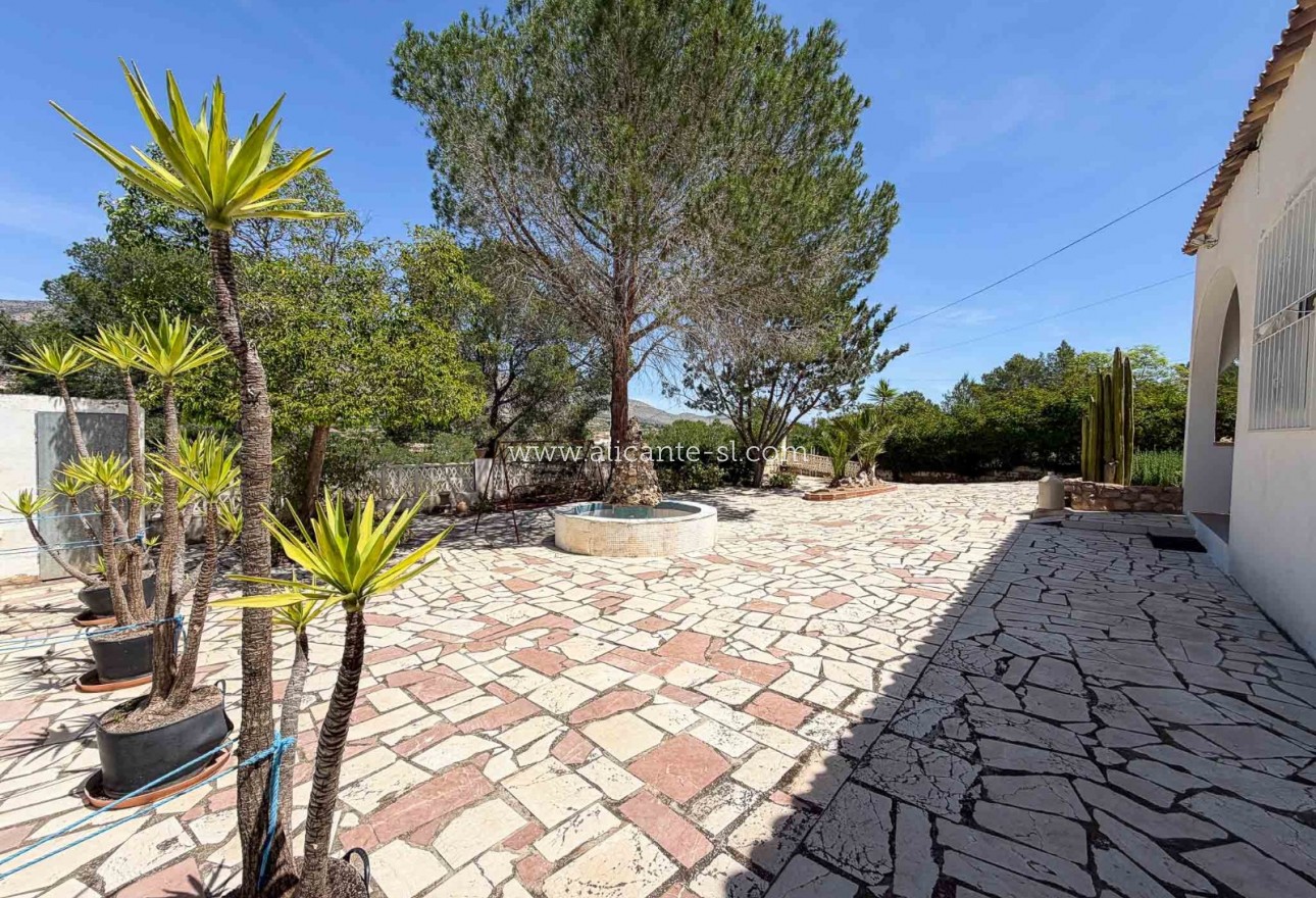 Sale - Finca - Hondón de las Nieves