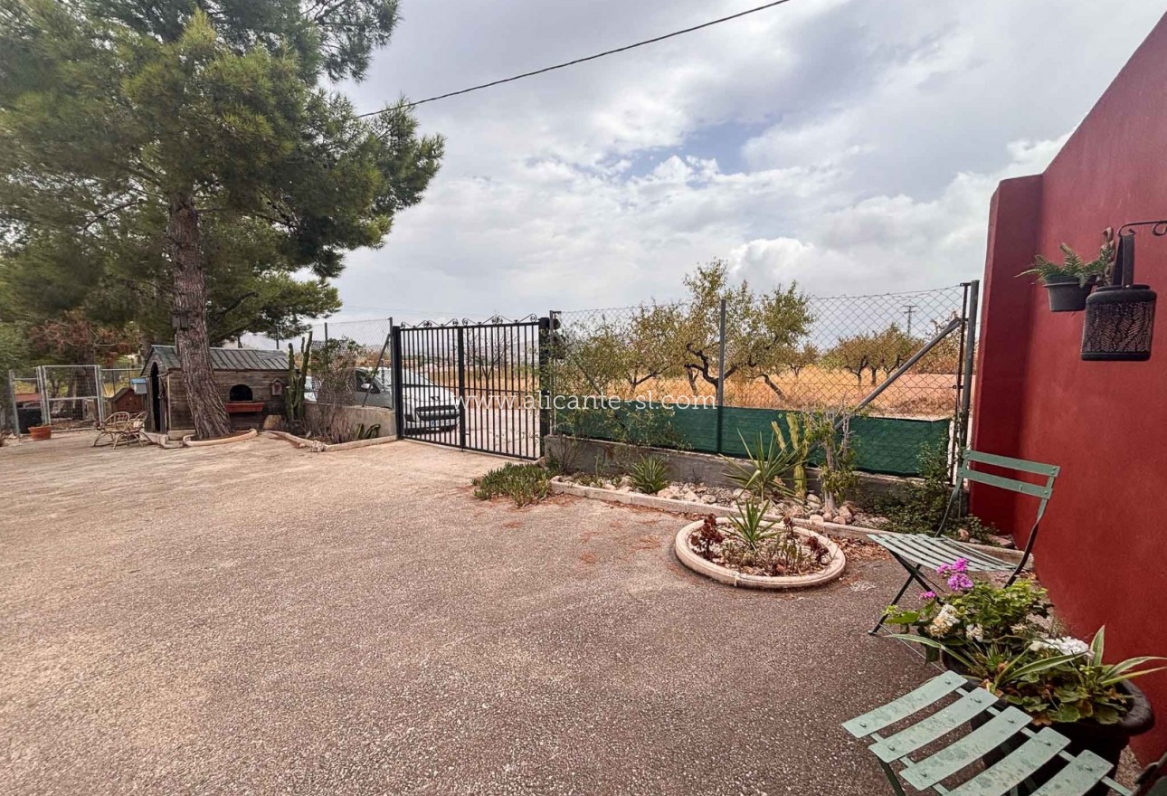 Sale - Finca - Hondón de las Nieves