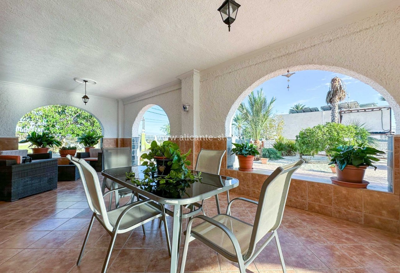 Sale - Villa  - Albatera