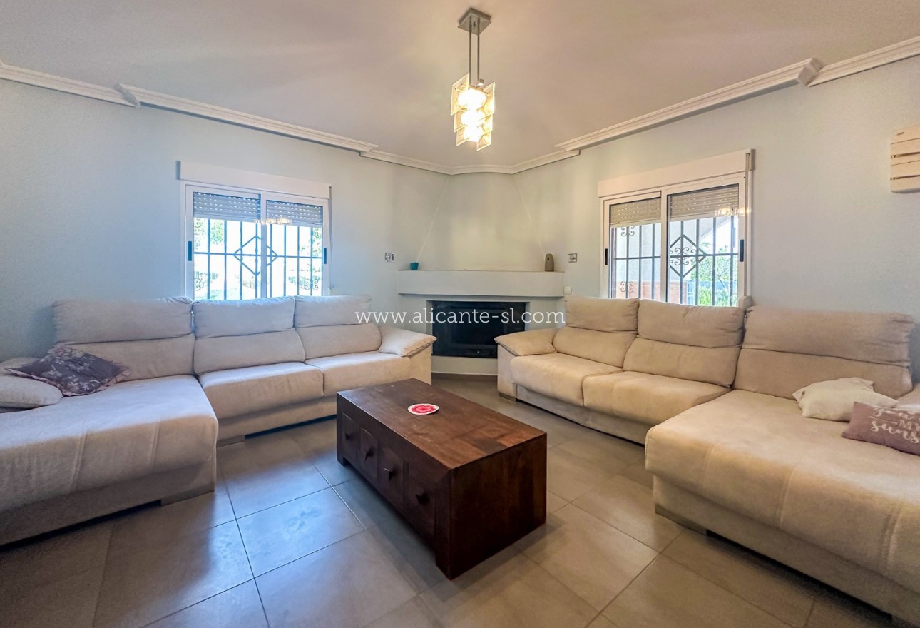 Sale - Villa  - Albatera