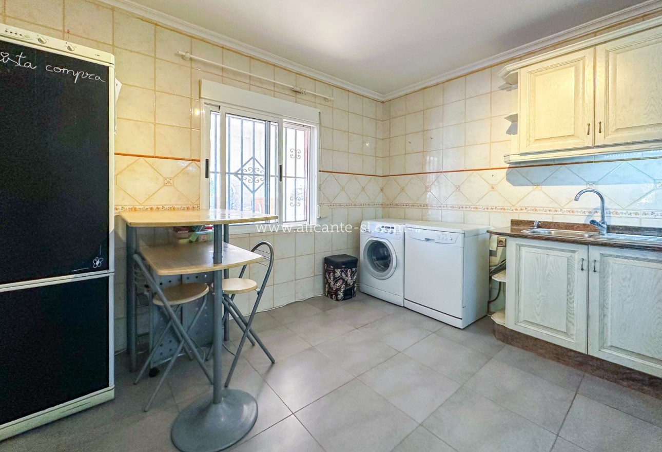 Sale - Villa  - Albatera