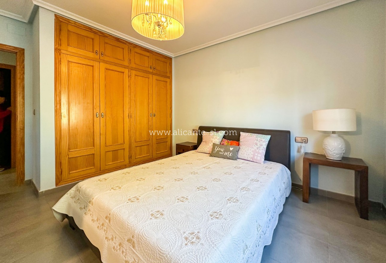 Sale - Villa  - Albatera