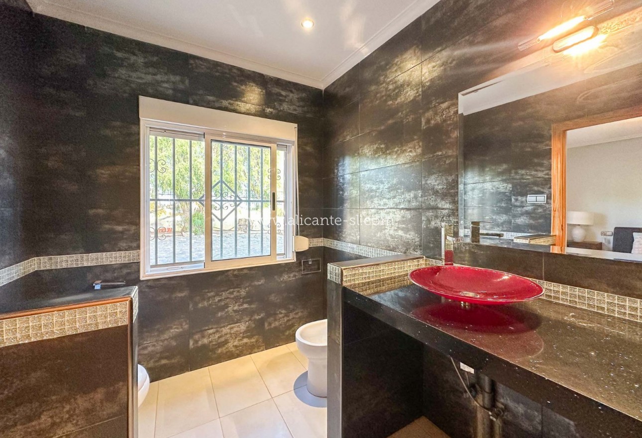 Sale - Villa  - Albatera