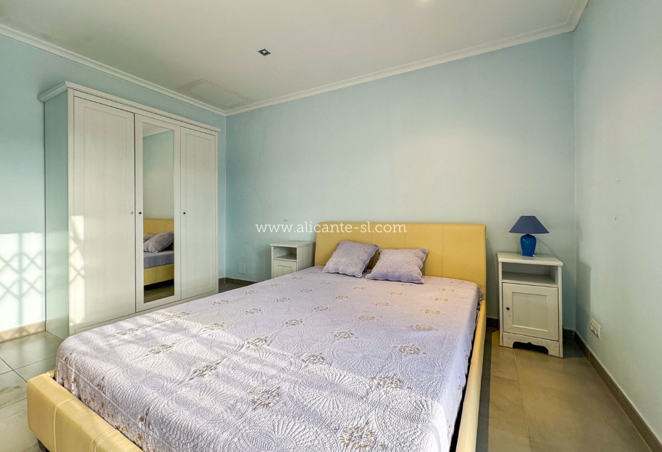 Sale - Villa  - Albatera