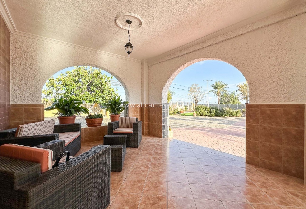 Sale - Villa  - Albatera