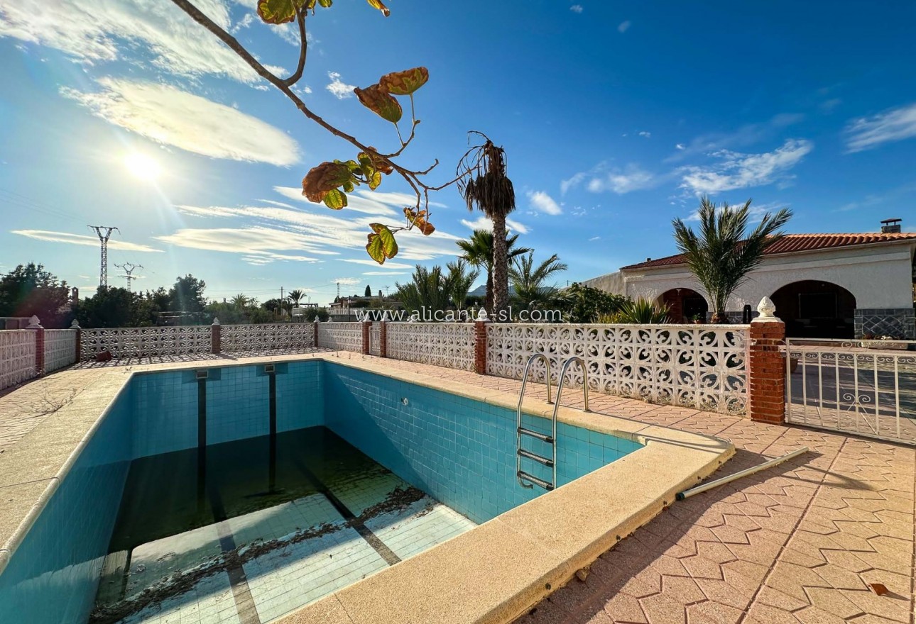 Sale - Villa  - Albatera