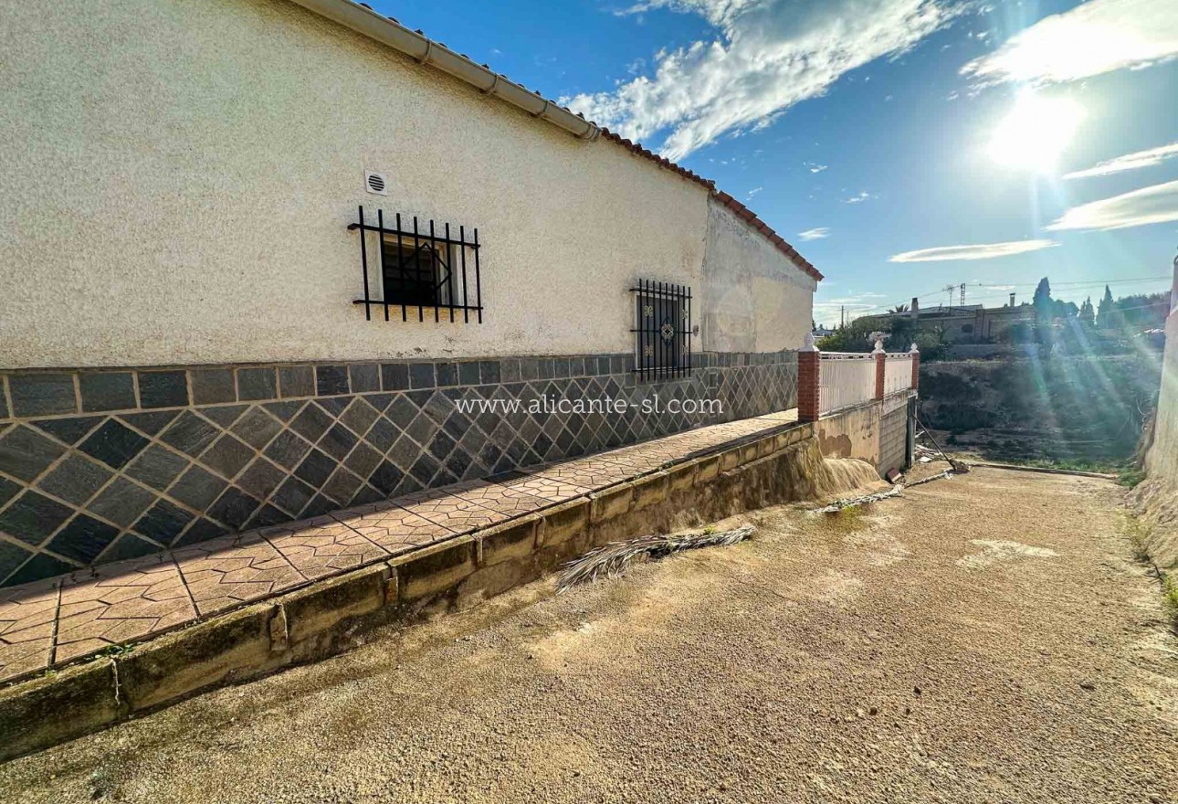 Sale - Villa  - Albatera