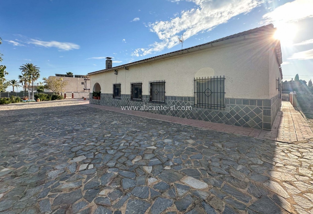 Sale - Villa  - Albatera