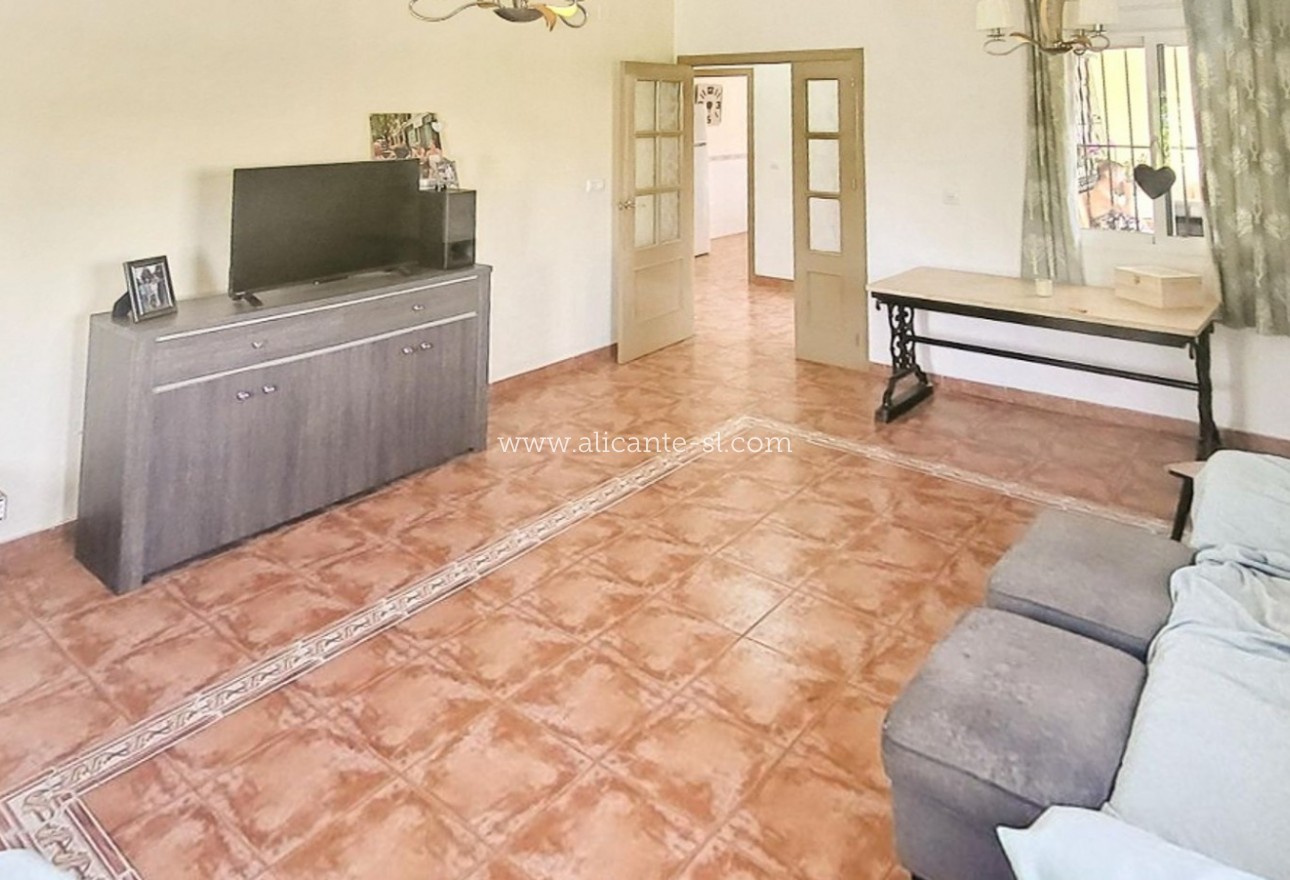 Sale - Villa  - Algueña
