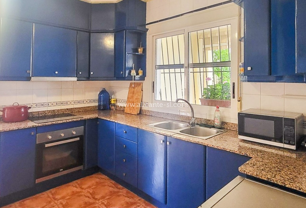 Sale - Villa  - Algueña