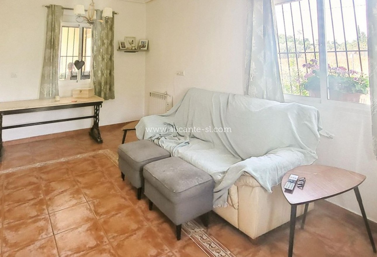 Sale - Villa  - Algueña