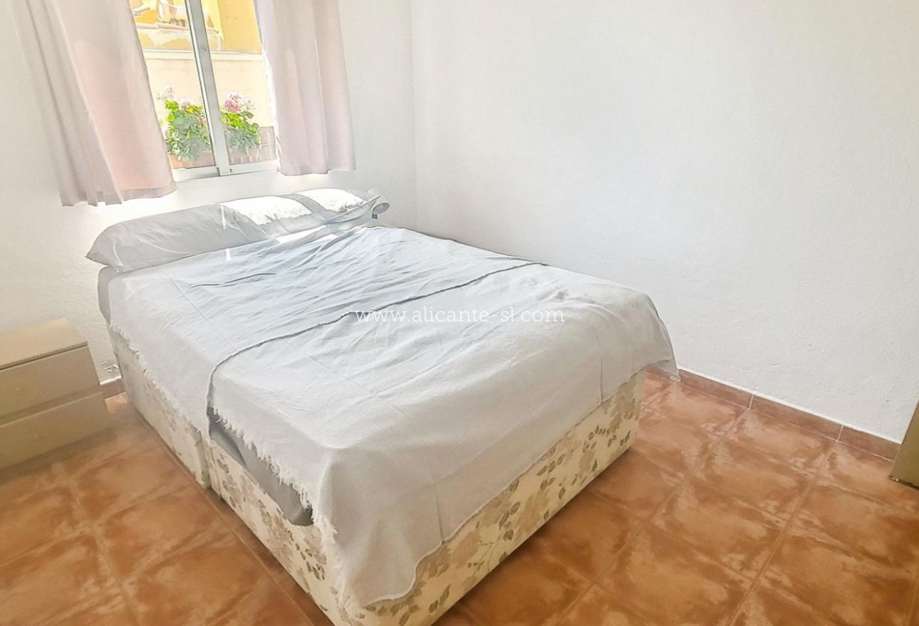 Sale - Villa  - Algueña