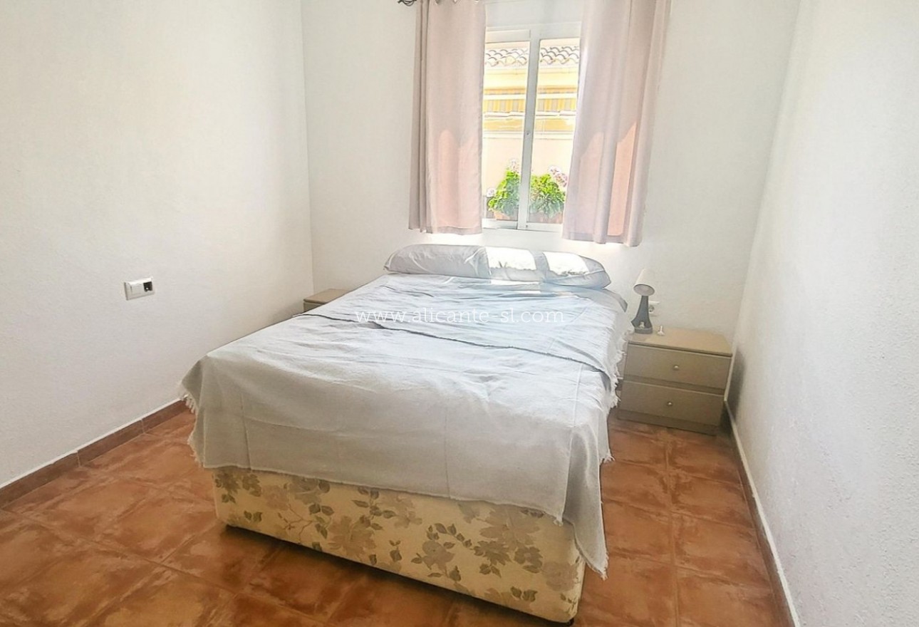 Sale - Villa  - Algueña