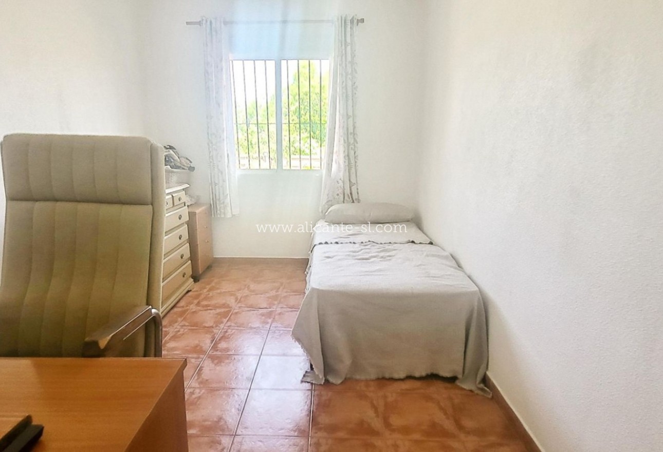 Sale - Villa  - Algueña