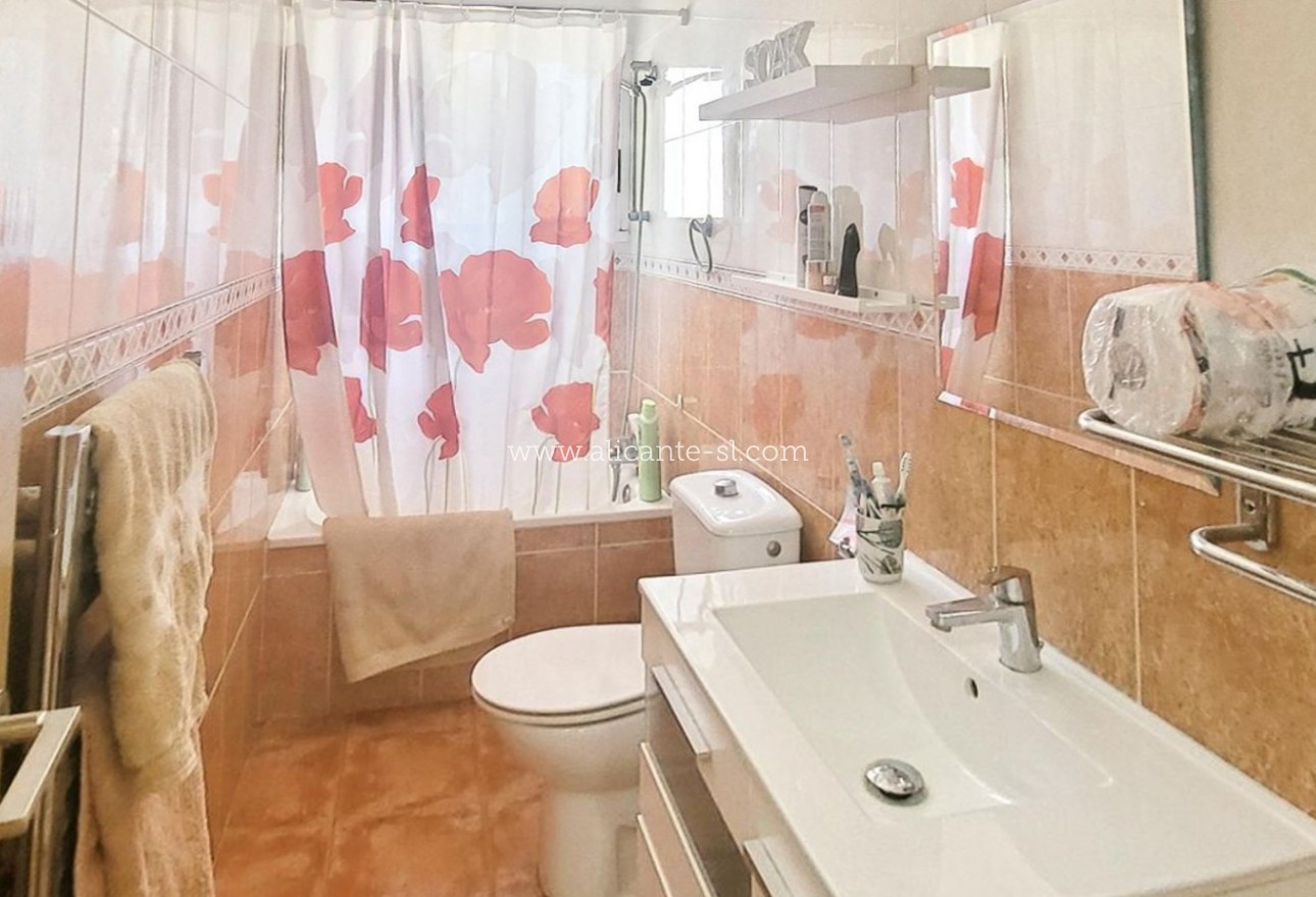 Sale - Villa  - Algueña