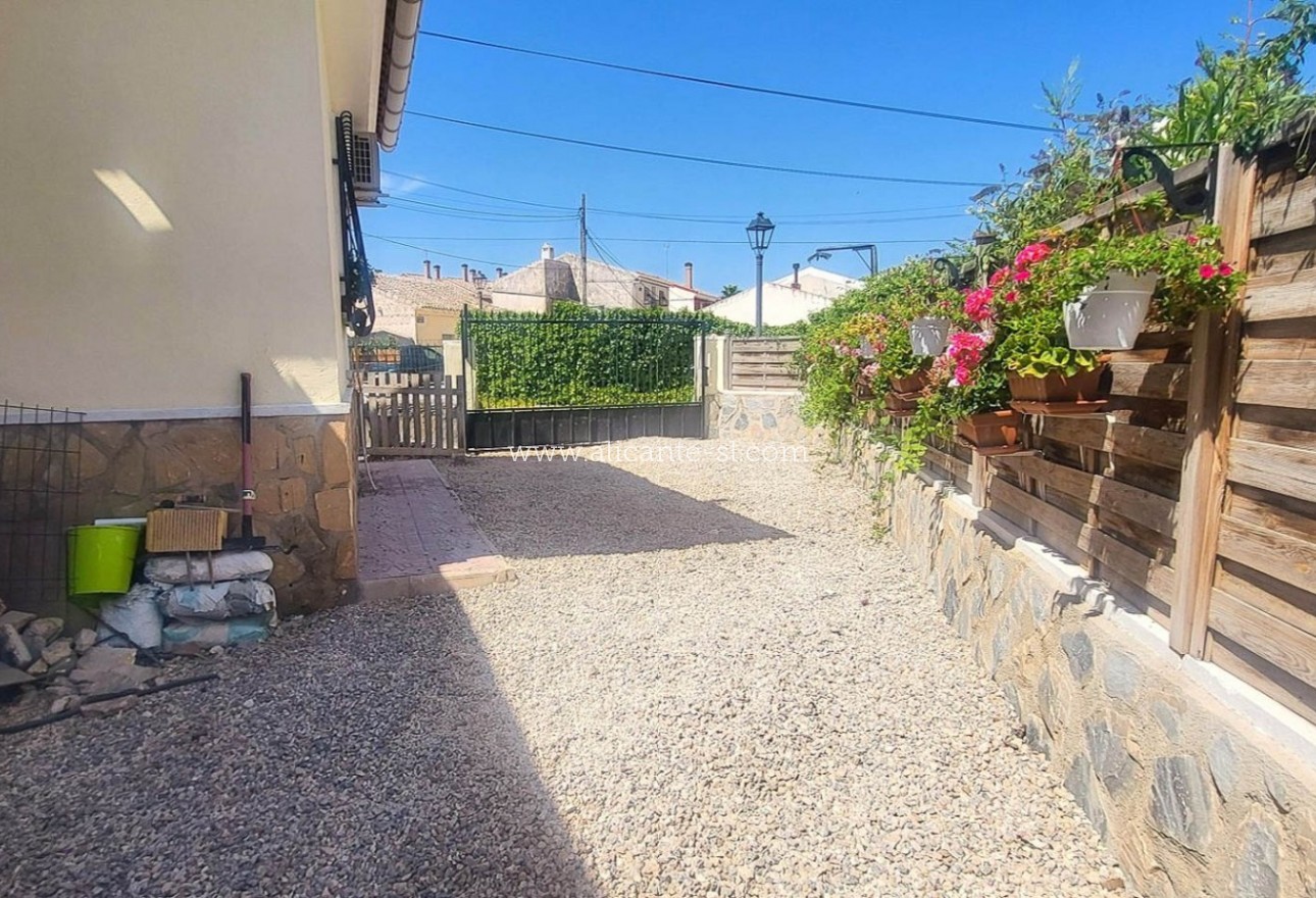 Sale - Villa  - Algueña