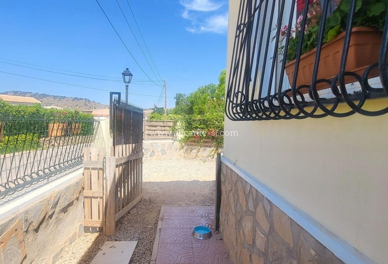 Sale - Villa  - Algueña