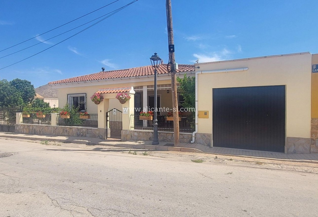 Sale - Villa  - Algueña
