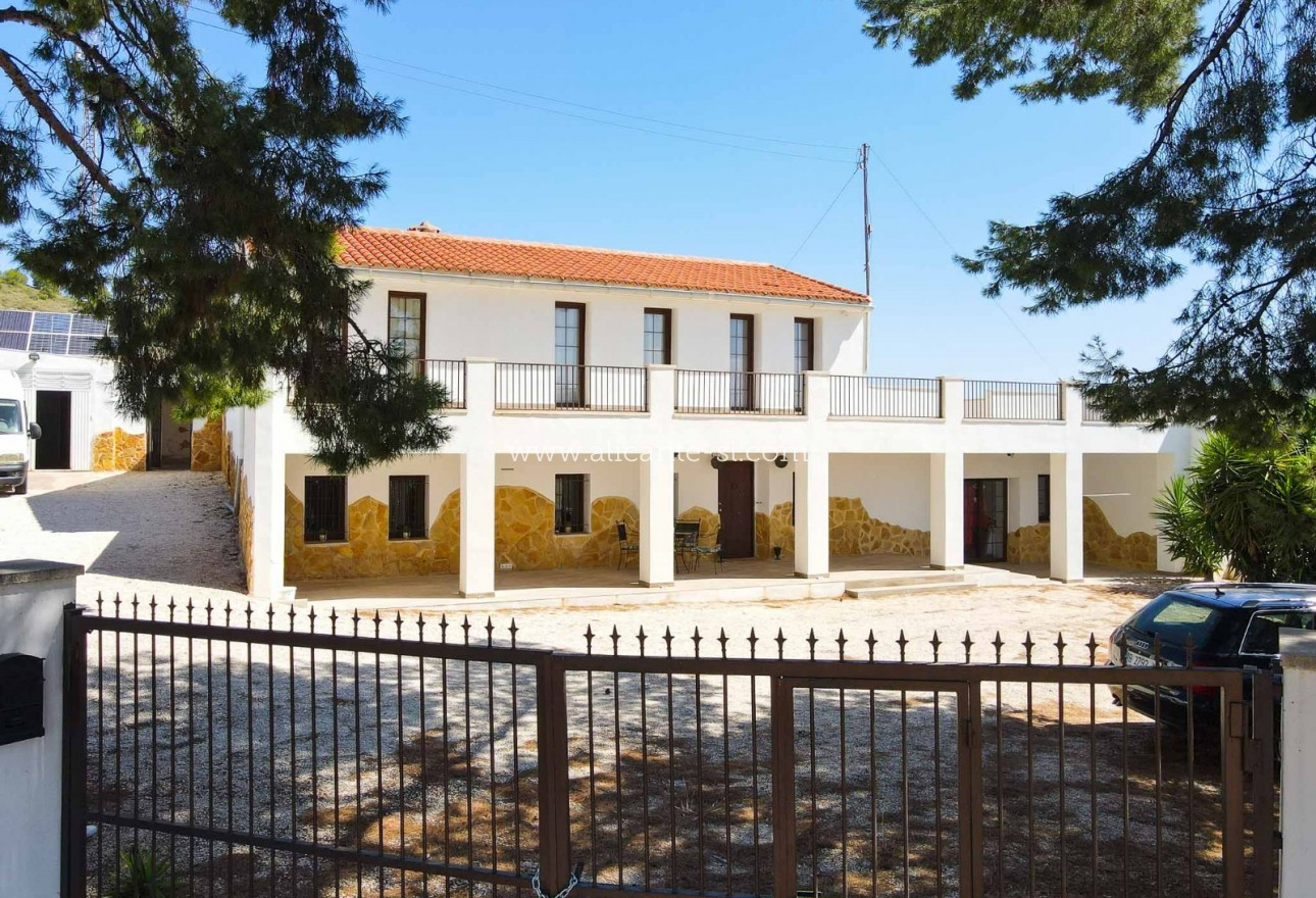 Sale - Villa  - Algueña