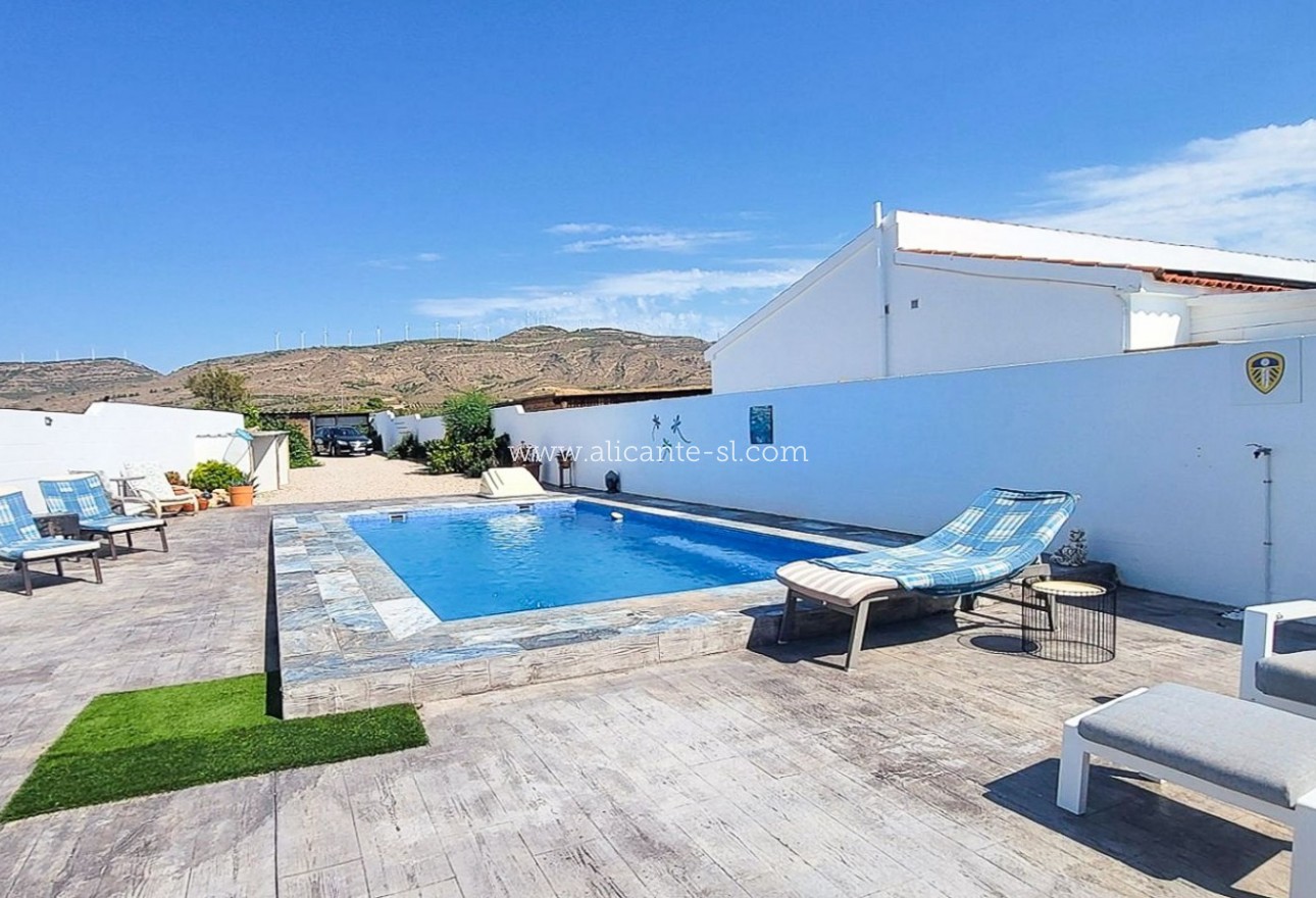 Sale - Villa  - Caudete