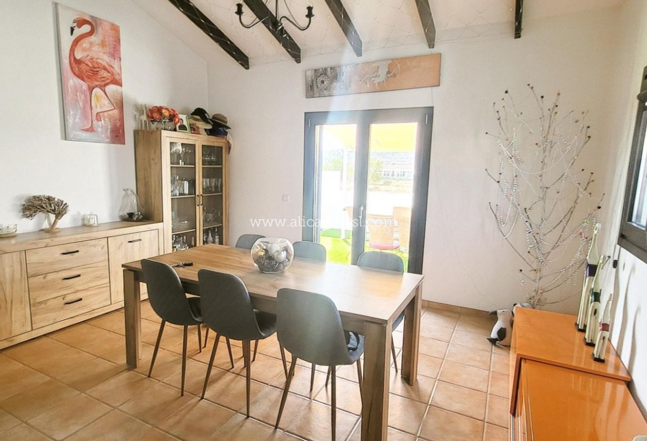 Sale - Villa  - Caudete