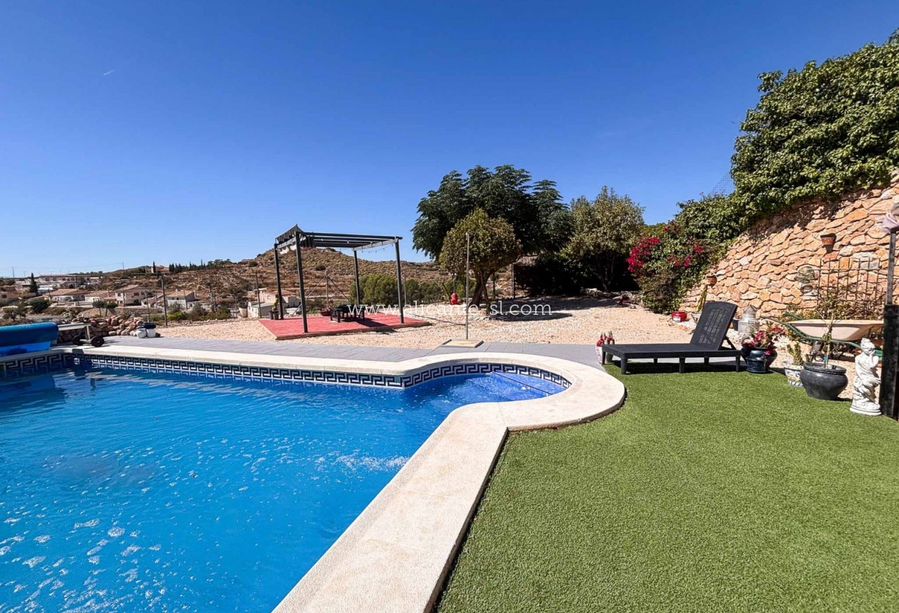 Sale - Villa  - Fortuna