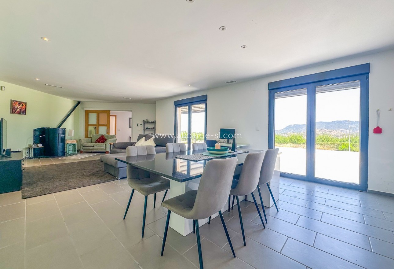 Sale - Villa  - Hondón de las Nieves