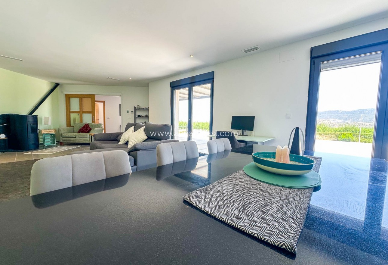 Sale - Villa  - Hondón de las Nieves