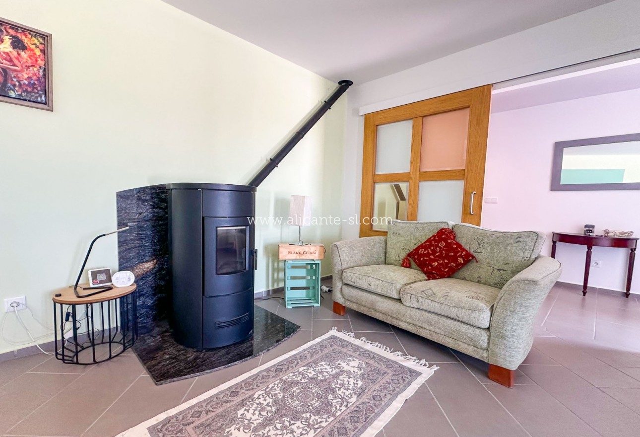 Sale - Villa  - Hondón de las Nieves