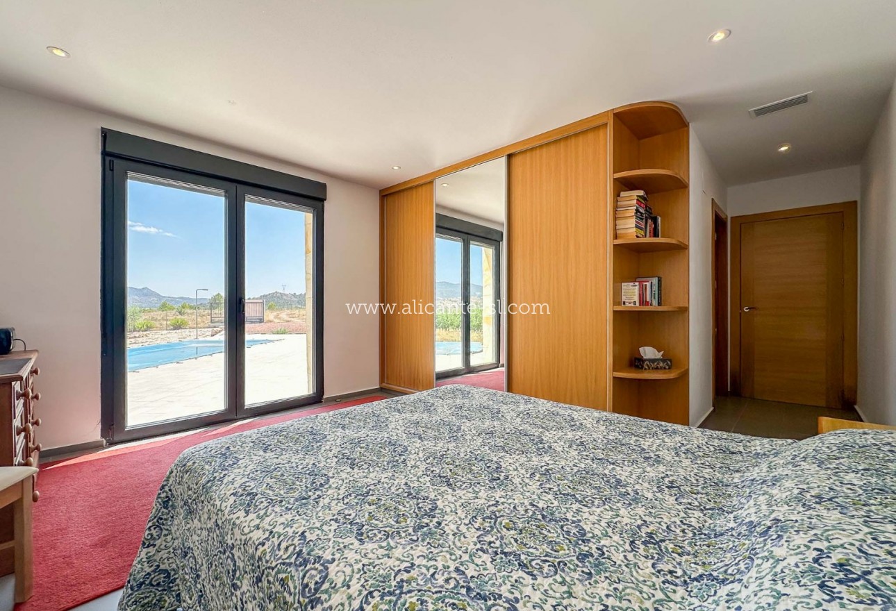 Sale - Villa  - Hondón de las Nieves