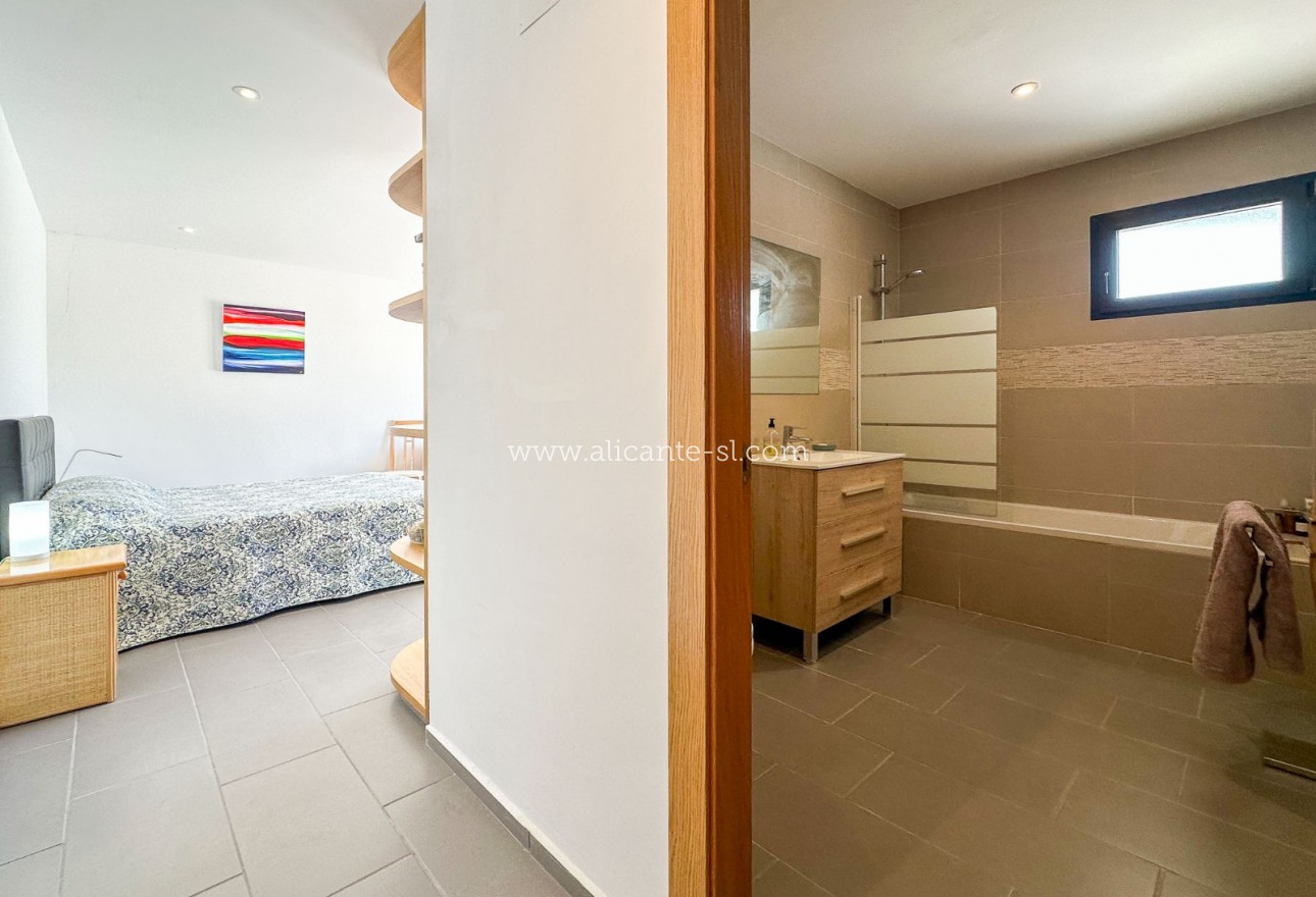 Sale - Villa  - Hondón de las Nieves