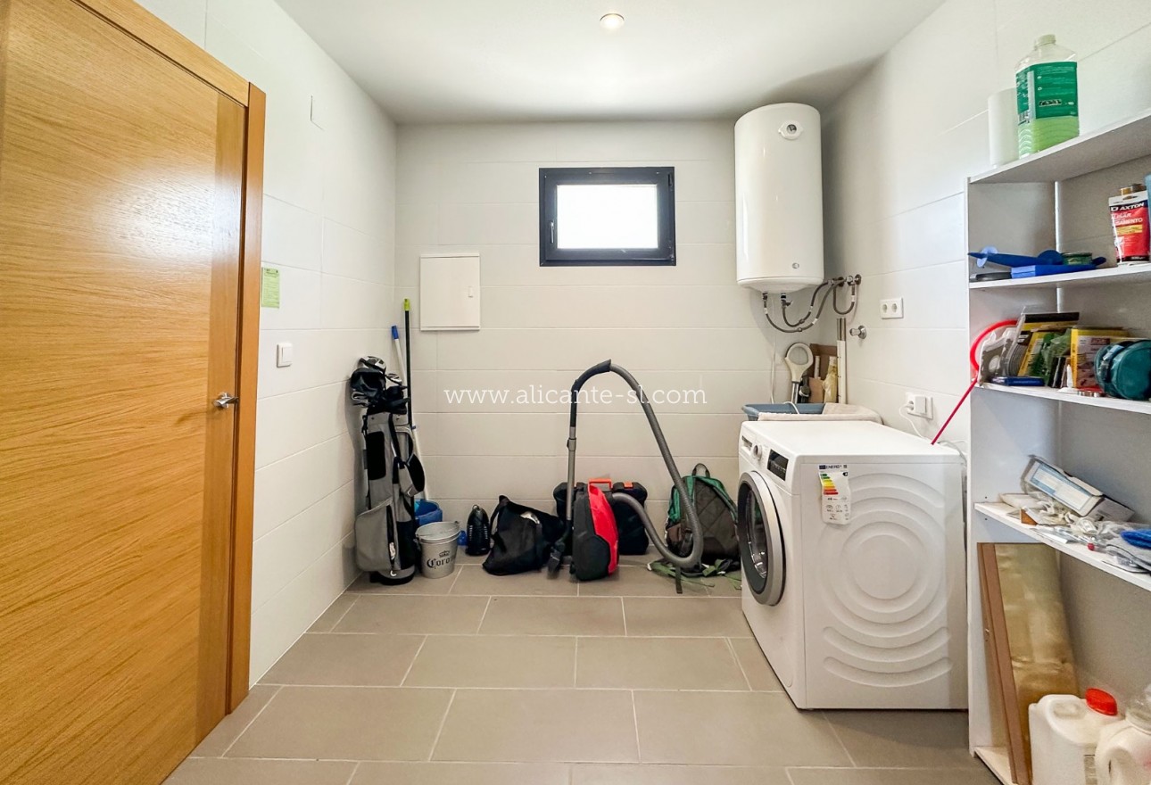 Sale - Villa  - Hondón de las Nieves