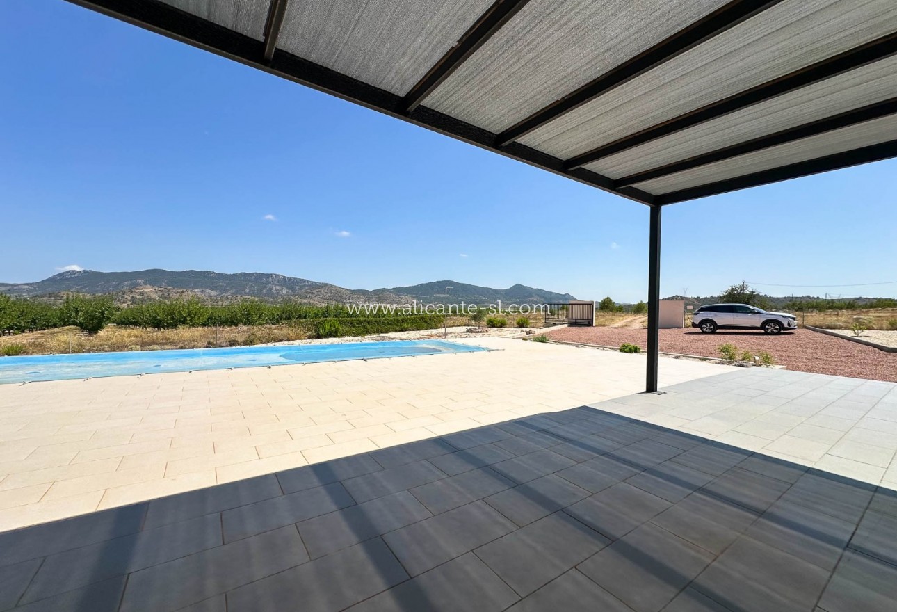 Sale - Villa  - Hondón de las Nieves