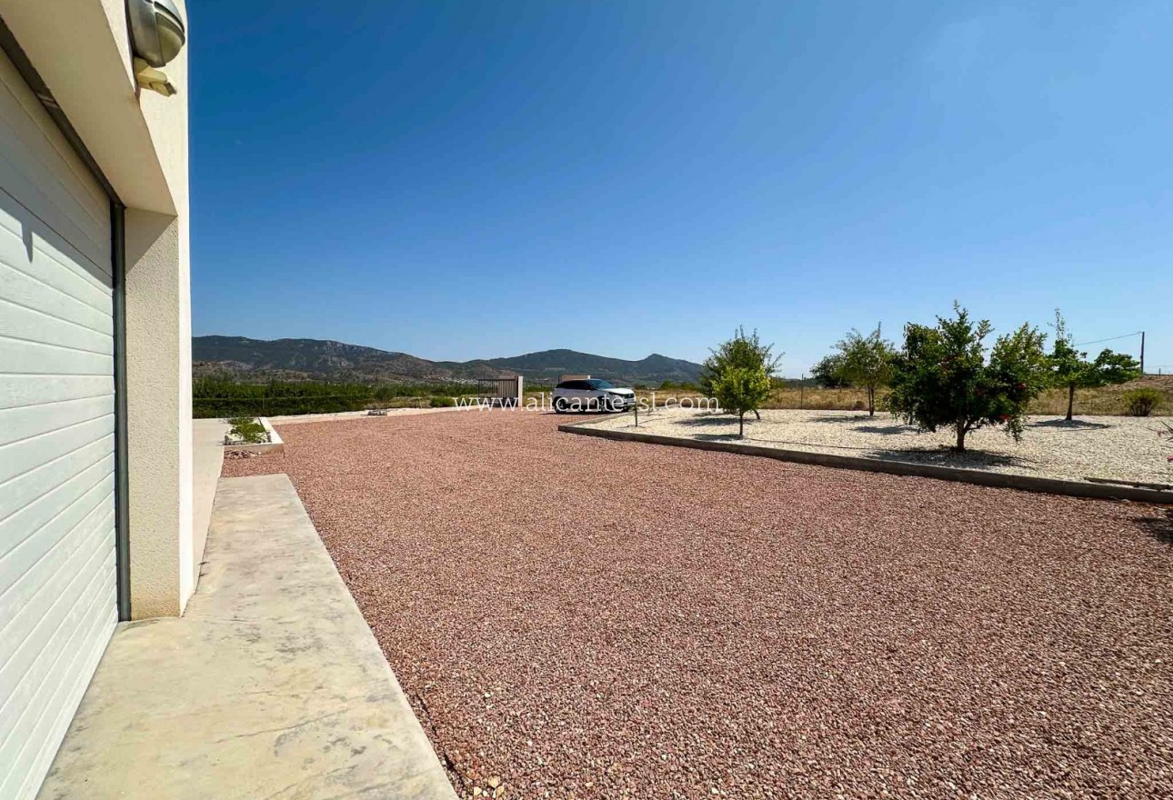 Sale - Villa  - Hondón de las Nieves