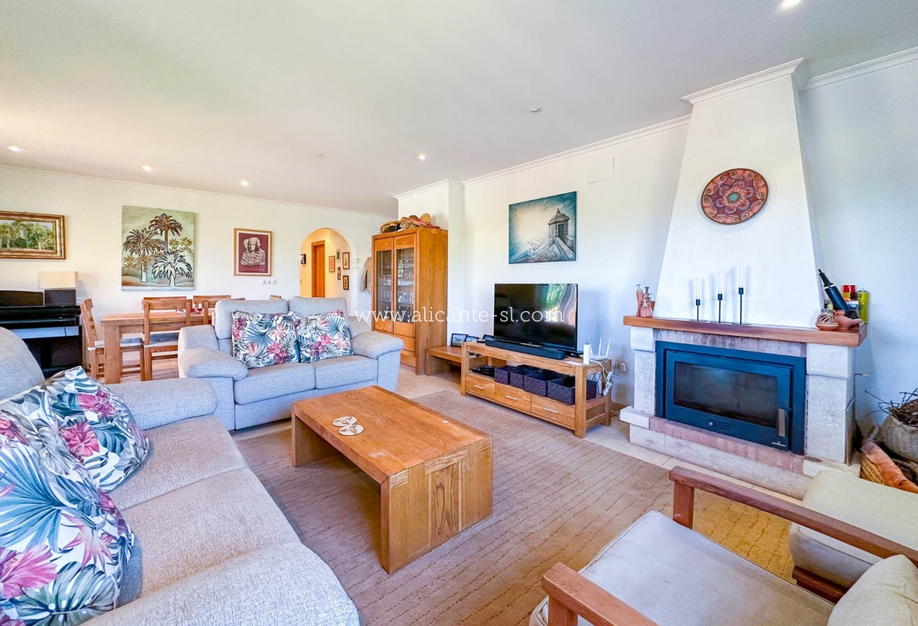 Sale - Villa  - Hondón de las Nieves