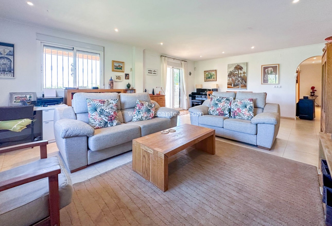 Sale - Villa  - Hondón de las Nieves