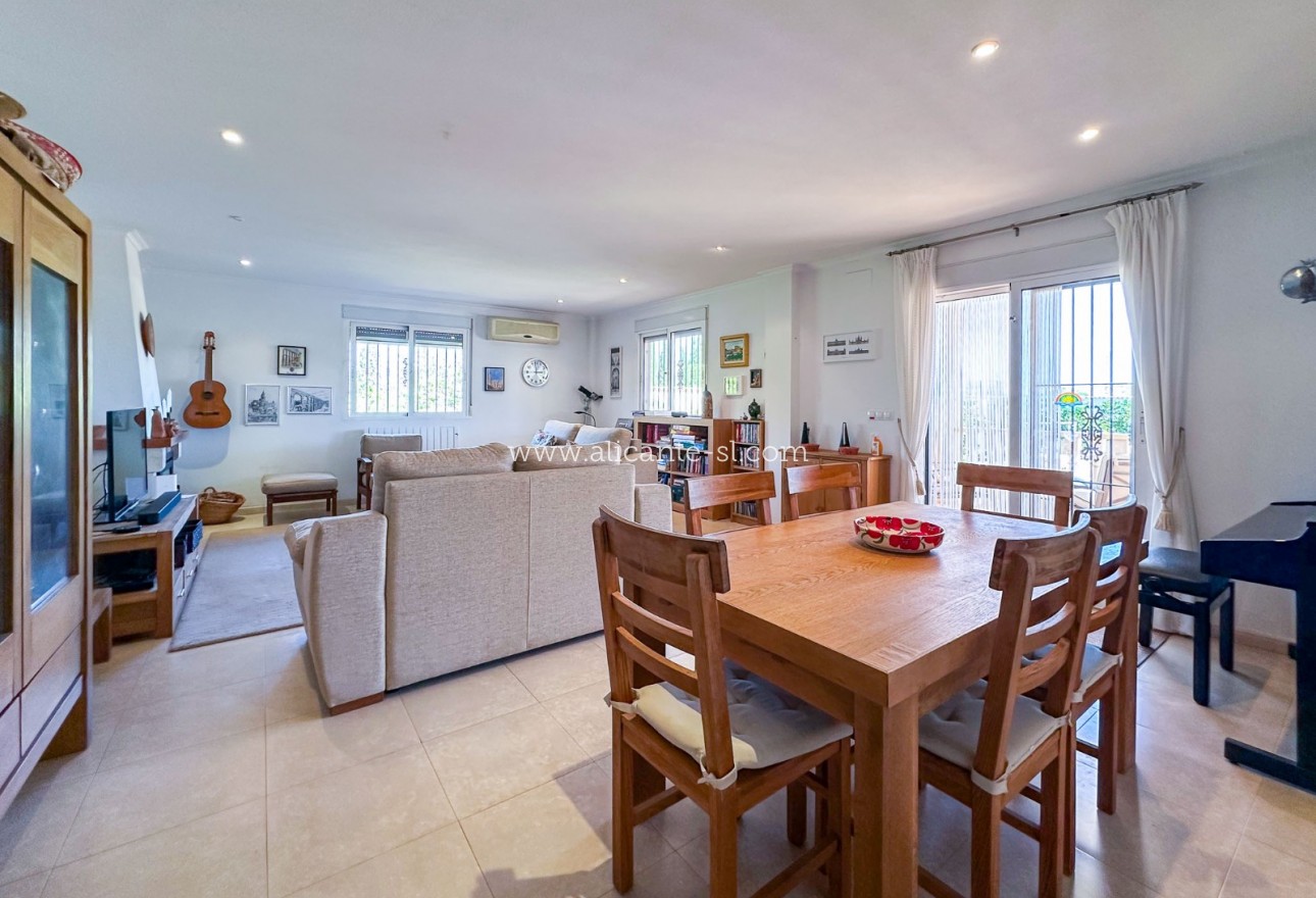 Sale - Villa  - Hondón de las Nieves