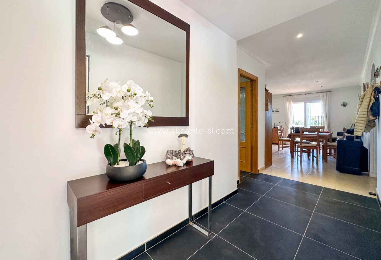 Sale - Villa  - Hondón de las Nieves